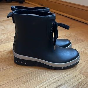 Splendid Women’s Rubber Booties. NWT